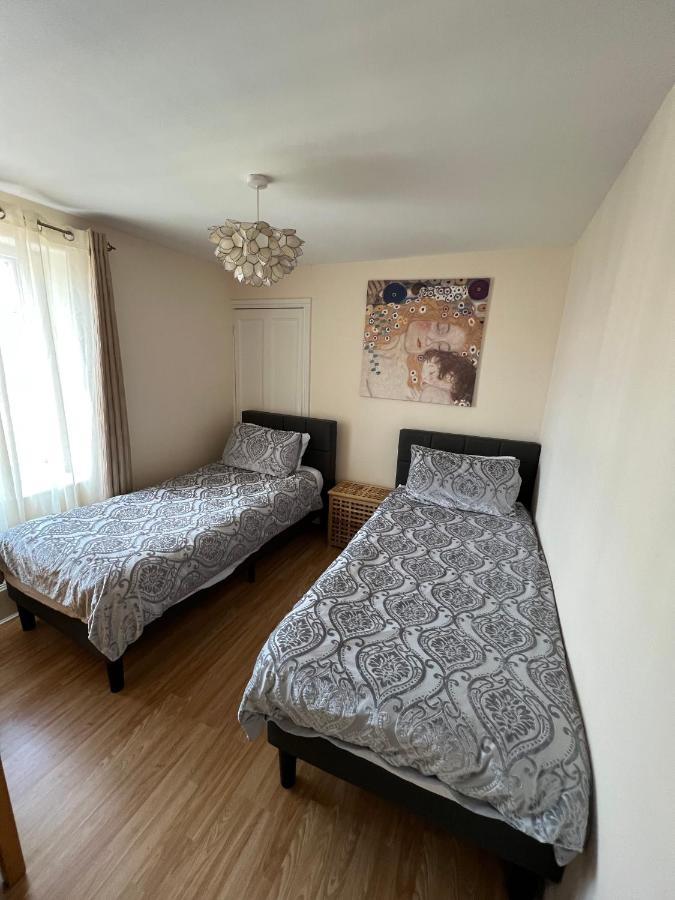 Stay In Yeovil Town Centre, Large 2 Bd Apt With Parking, Sleeps 4 מראה חיצוני תמונה