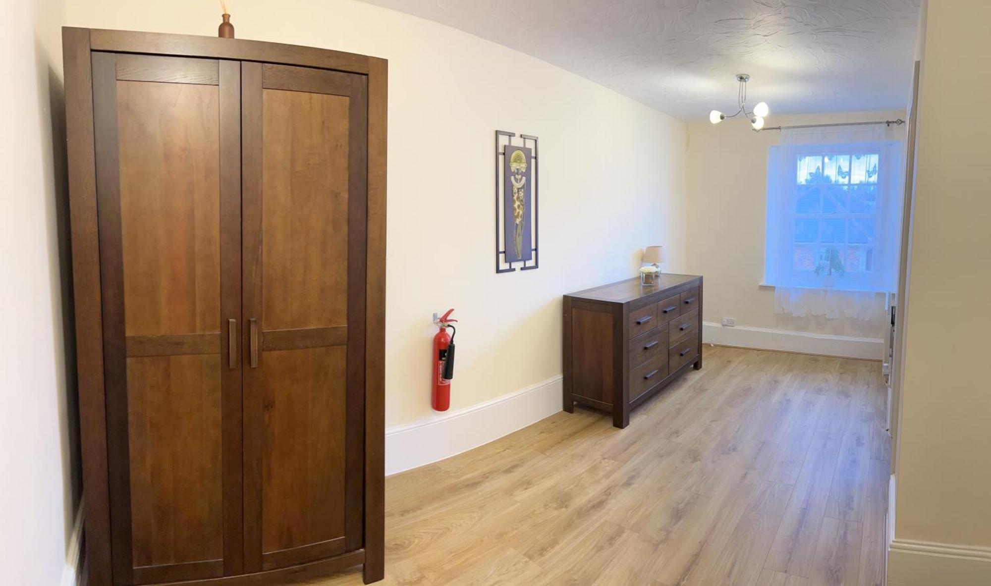 Stay In Yeovil Town Centre, Large 2 Bd Apt With Parking, Sleeps 4 מראה חיצוני תמונה