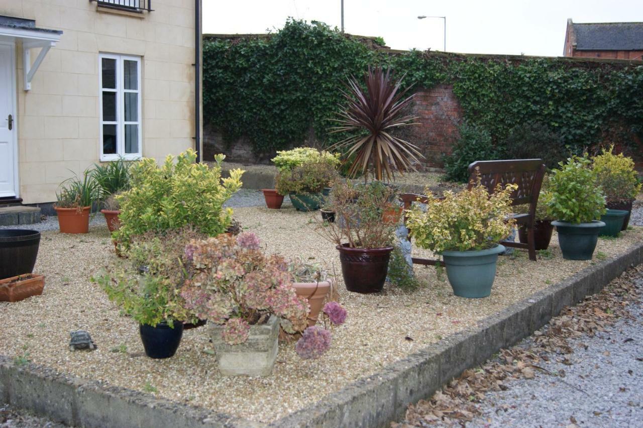 Stay In Yeovil Town Centre, Large 2 Bd Apt With Parking, Sleeps 4 מראה חיצוני תמונה